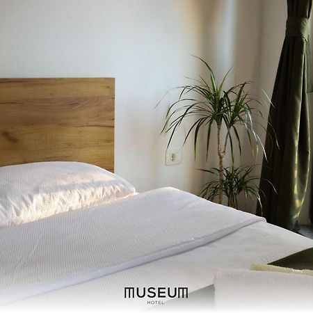 Museum Hotel Pristina Exteriör bild