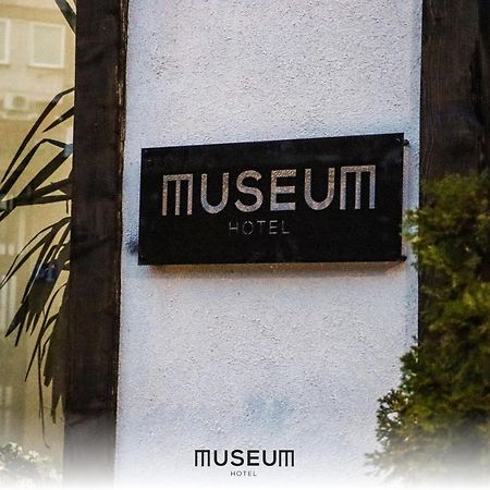 Museum Hotel Pristina Exteriör bild