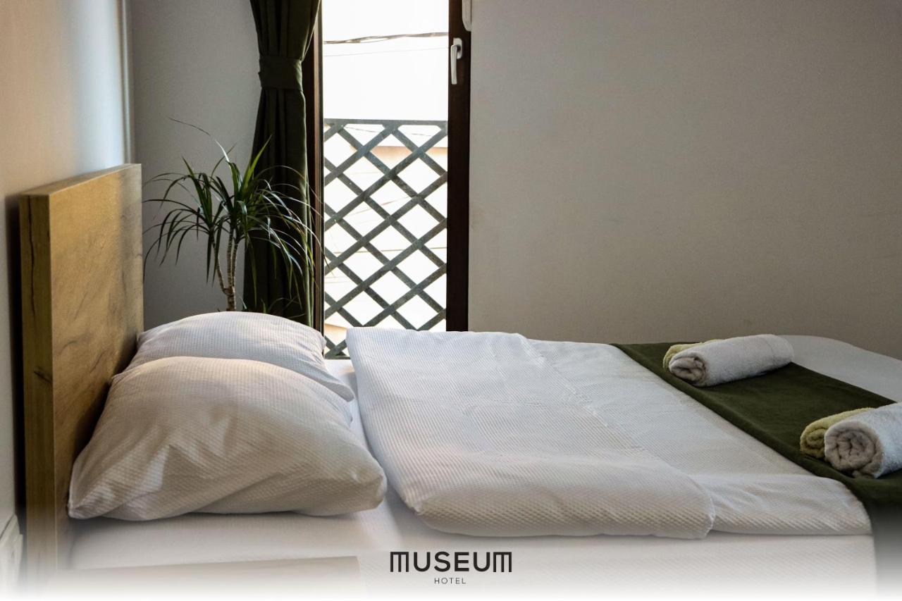 Museum Hotel Pristina Exteriör bild