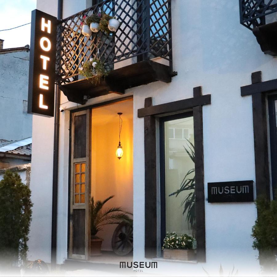 Museum Hotel Pristina Exteriör bild
