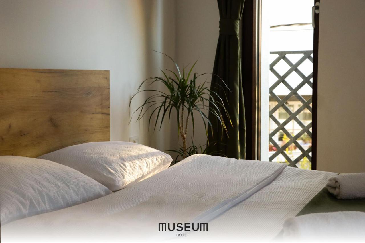 Museum Hotel Pristina Exteriör bild